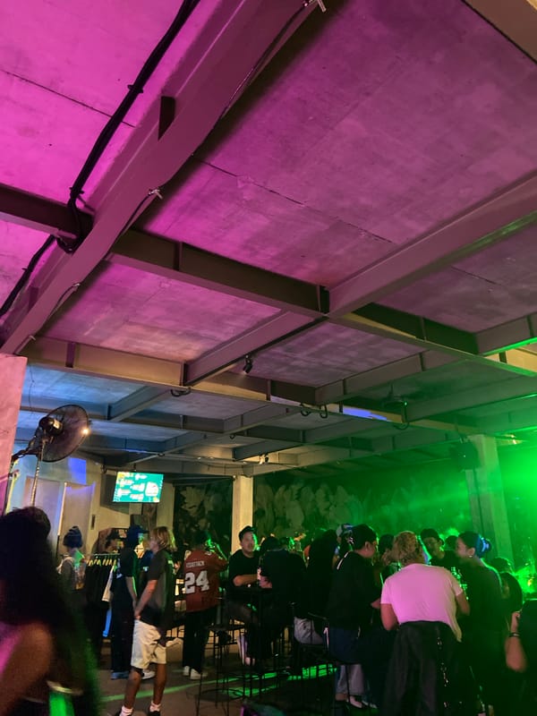 Pop-up market with barber services draws crowds in Canggu