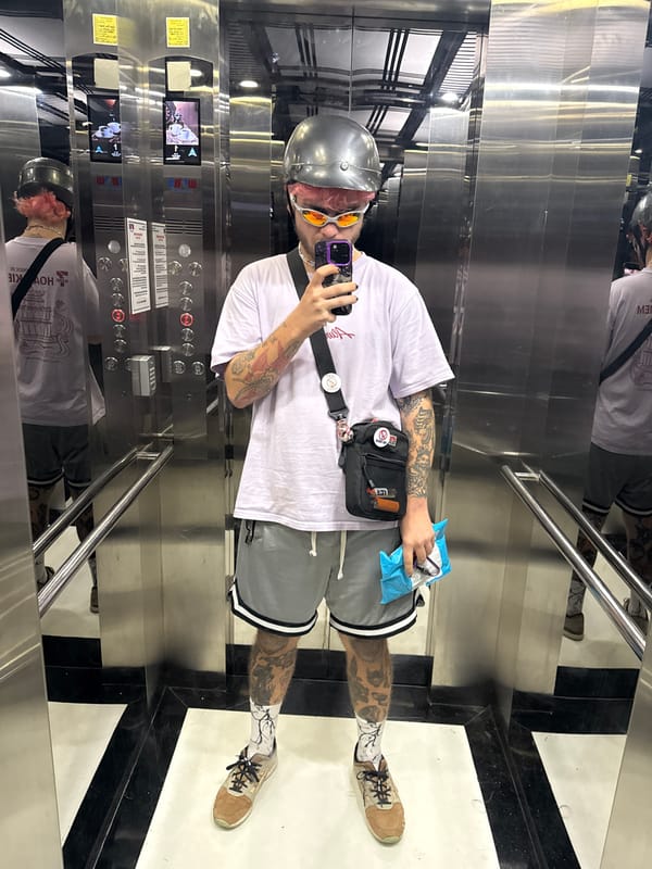 Helmet-wearing person takes elevator selfies in Đà Nẵng