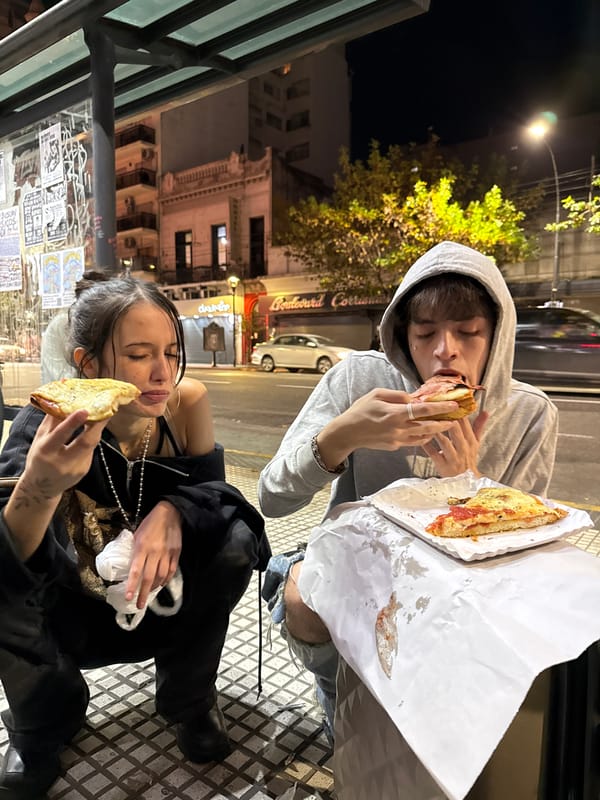 Late-night pizza meal observed on Buenos Aires street