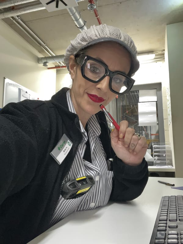 Person in surgical cap holds pen in Mensdorf