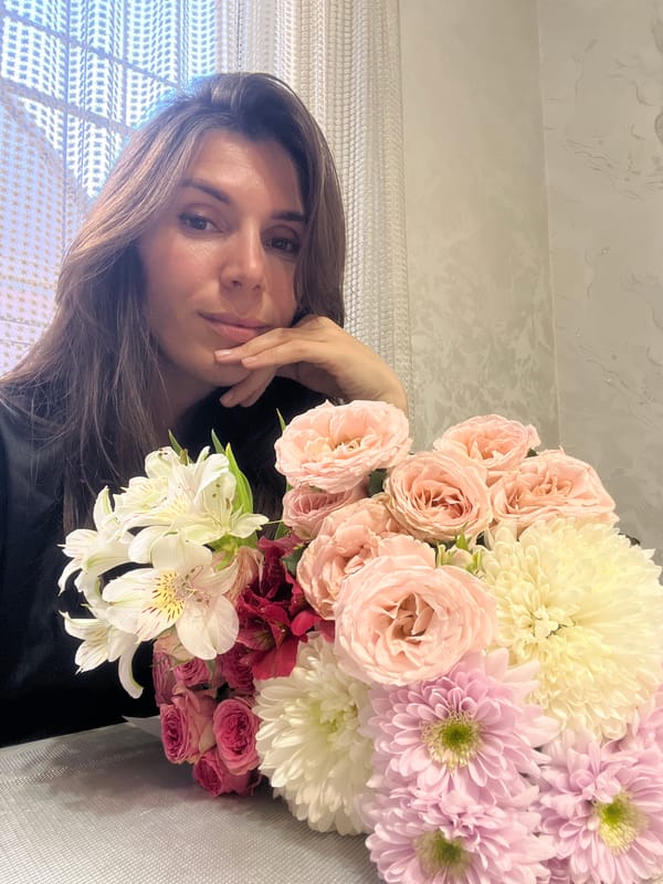 Quiet afternoon moments documented in Kaspiysk home and garden