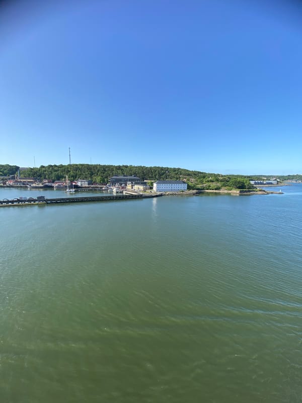 Sailing the Göta älv past Gothenburg's Älvsborg Bridge