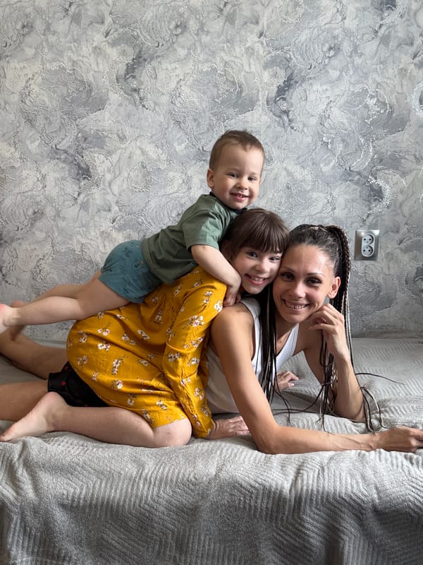 Family moments captured in Rusanovo home during morning activities