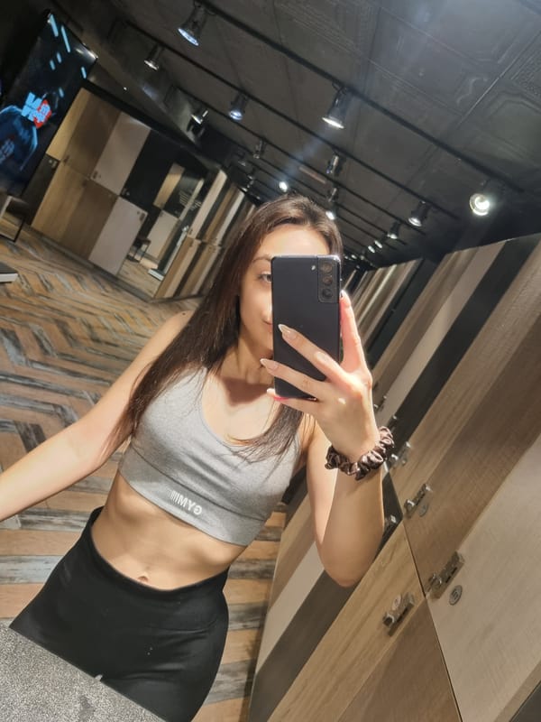 Woman takes gym selfies in Sofia fitness center