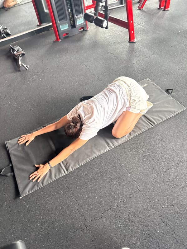 Solo gym session in Kolkata — workouts, stretches, and mirror selfies