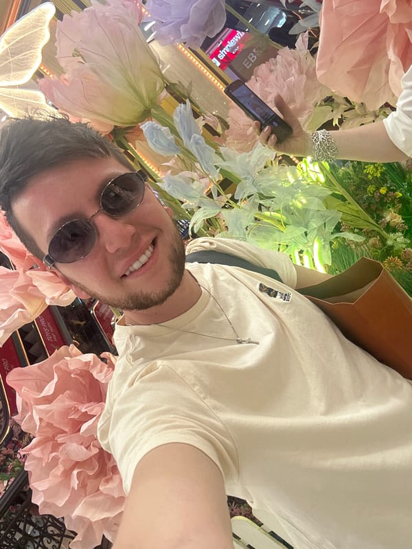 Moscow shopper documents afternoon mall visit with selfies, elevators