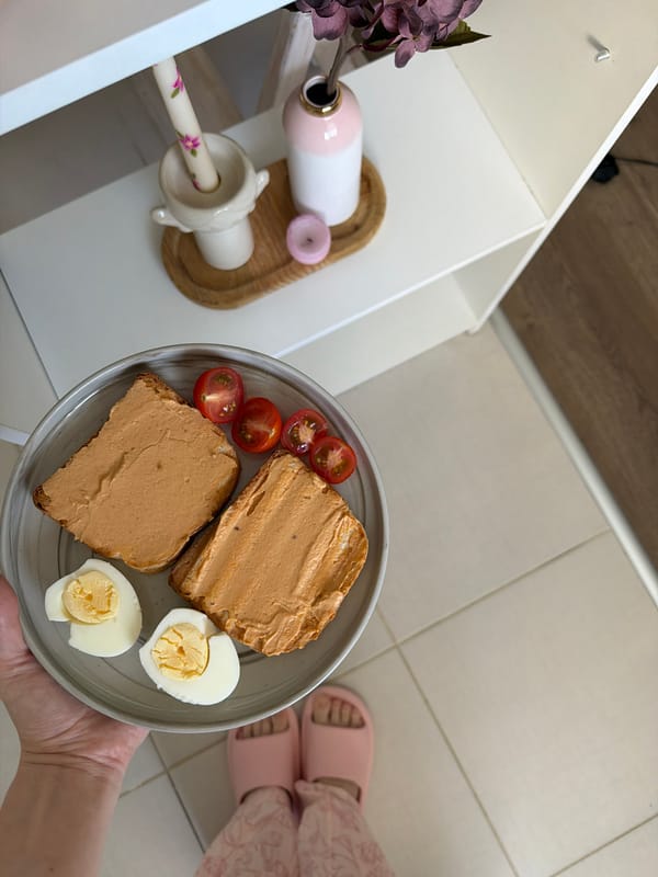 Kyiv morning at home: breakfast and cat care