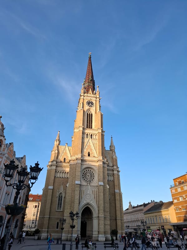 Witnesses document afternoon scenes across historic Novi Sad landmarks