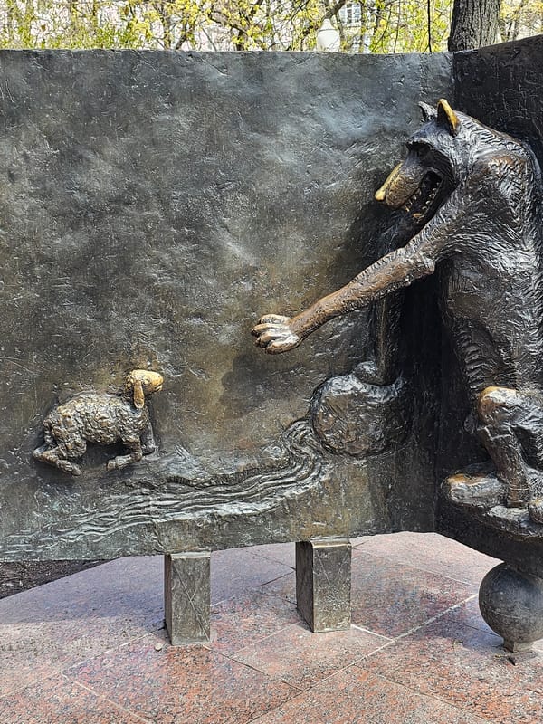 Morning walk captures Moscow's literary monuments and street life