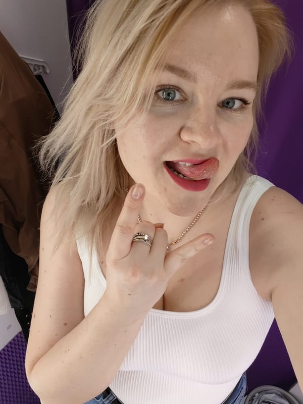 Woman takes fitting room selfies in Izhevsk store