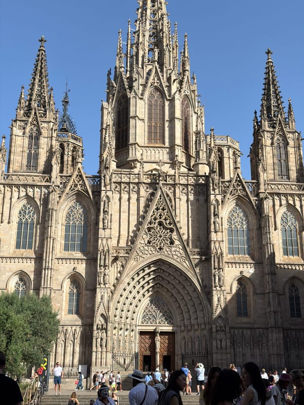 Street performers and crowds at Barcelona Cathedral on a sunny afternoon