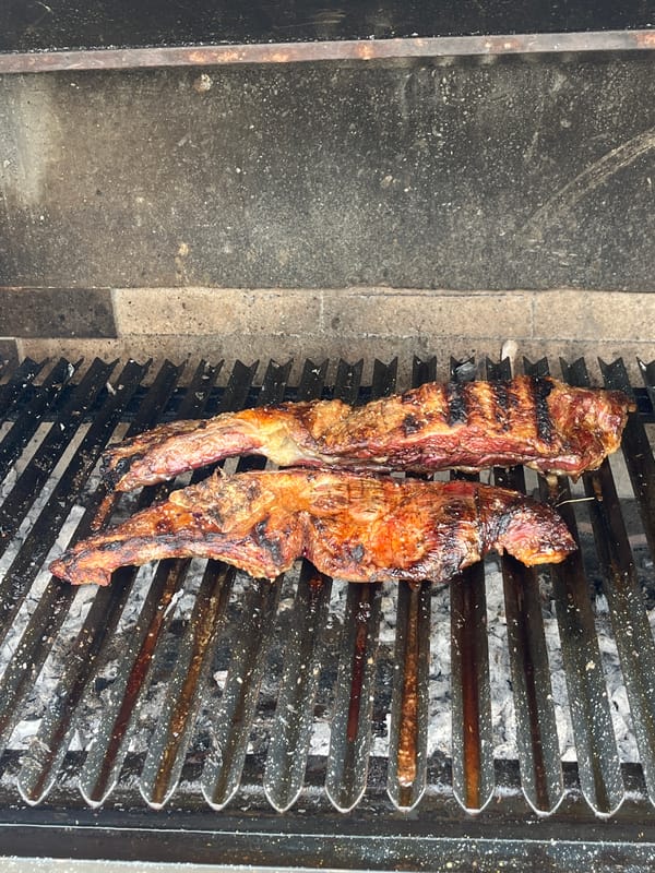 Sidewalk barbecue gathering documented by witnesses in Buenos Aires