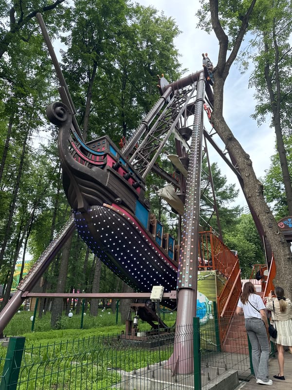Perm resident documents afternoon at amusement park, concert, antique displays