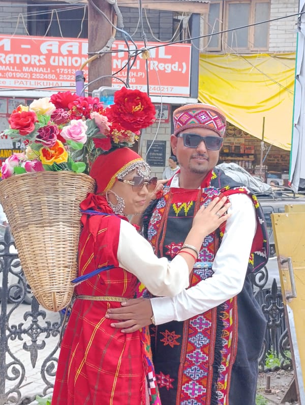 Manali mid-morning: construction, street life, and local scenes