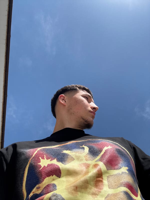 Person observed gazing skyward in Zlatograd, Bulgaria