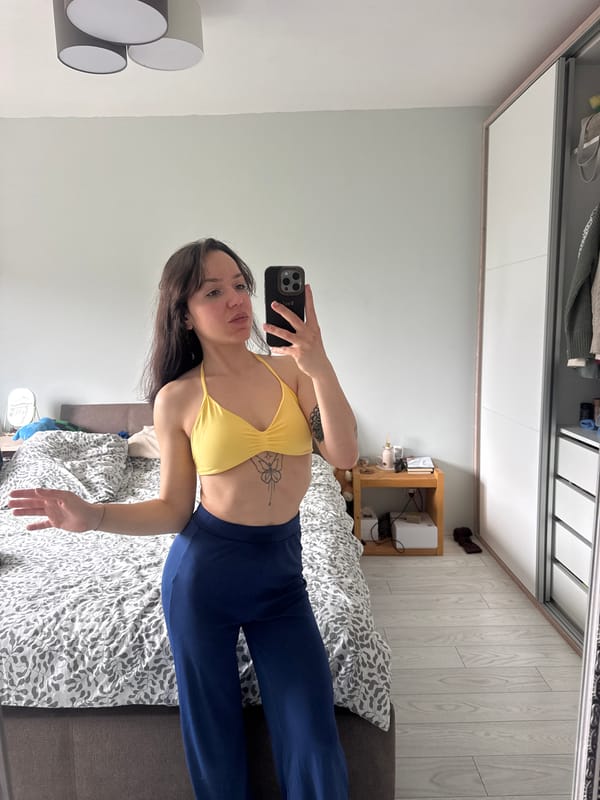 Woman documents morning routine with selfies in Burgas bedroom