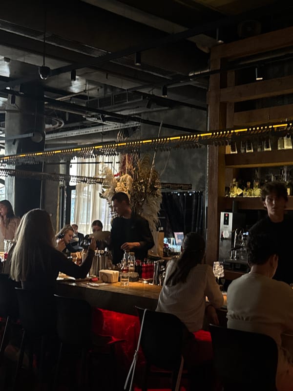 Moscow restaurant captures dinner service across kitchen and dining areas