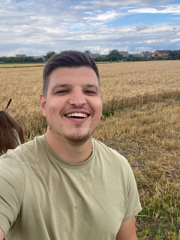 Selfies and snapshots in a ripe wheat field, Yablunivka
