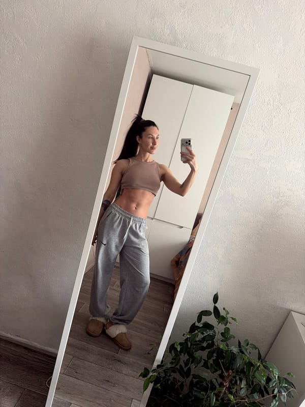 Woman documents Sunday morning routine with selfies in Perm