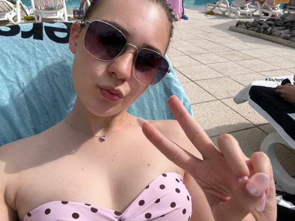Summer afternoon poolside in Forbach, selfies and sunshine