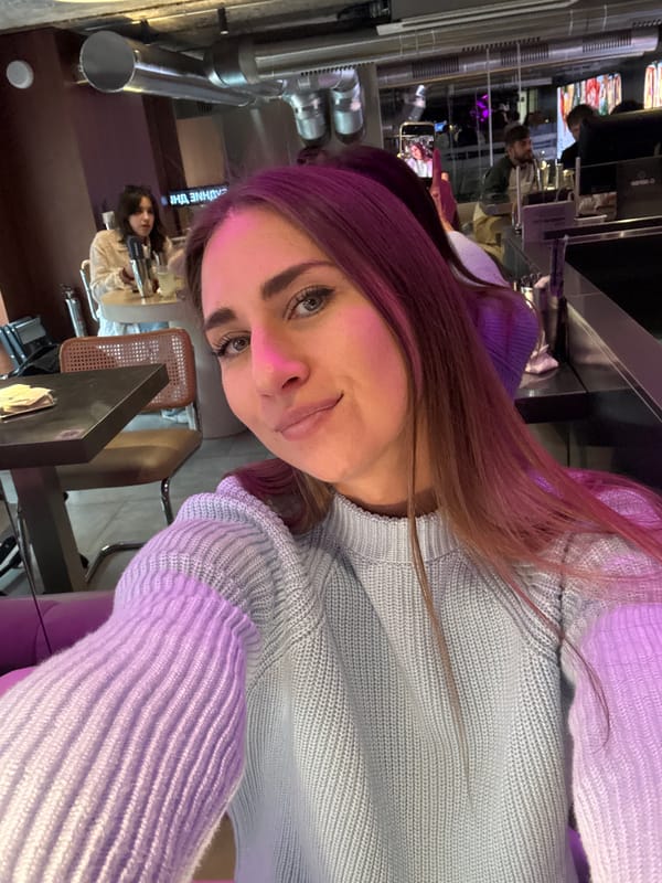 Afternoon in Moscow: dining, selfies, and iconic landmarks