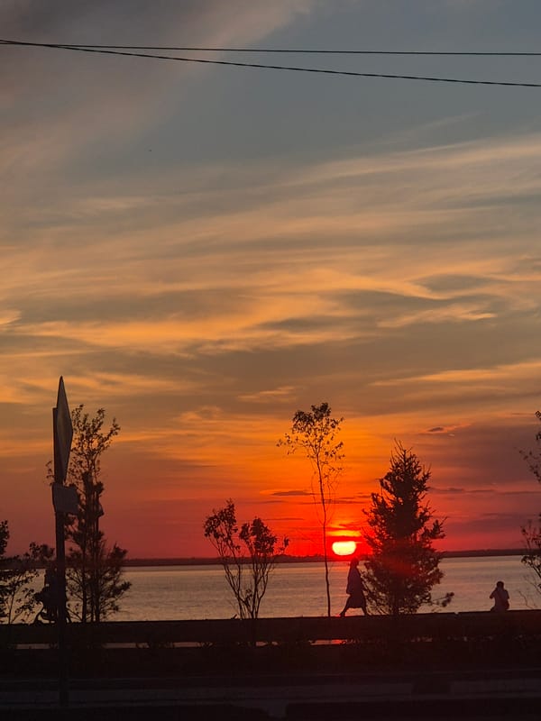 Vivid summer sunset draws a crowd to Kokshetau's waterfront