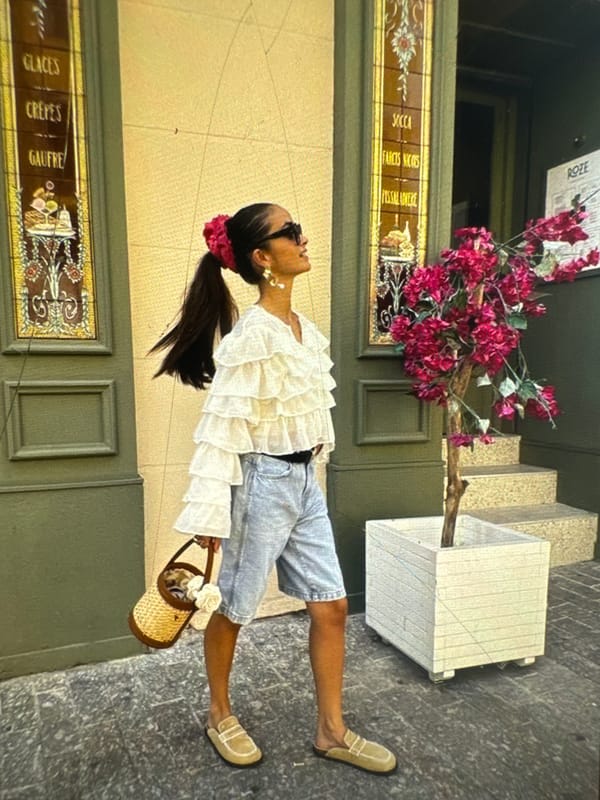 Morning strolls past ornate doors and cobblestone streets