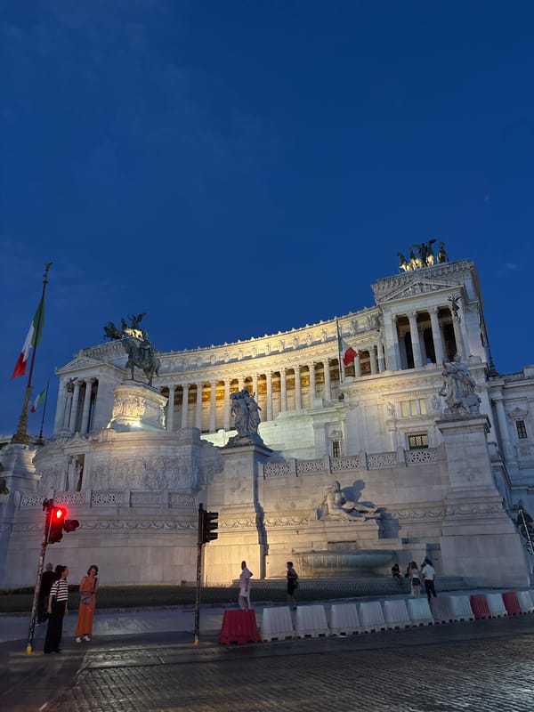 Rome's Vittoriano monument from afternoon to dusk