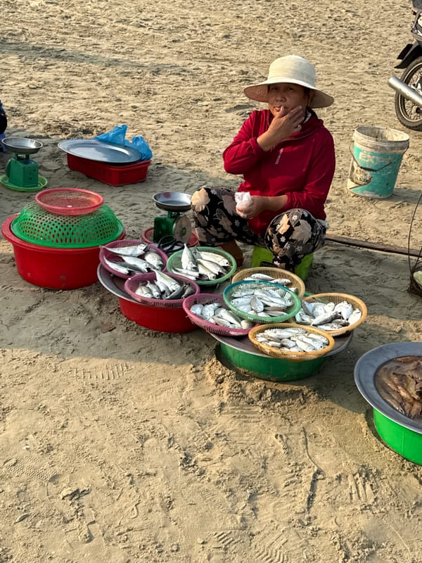 Evening beach activity observed in Đà Nẵng, Vietnam