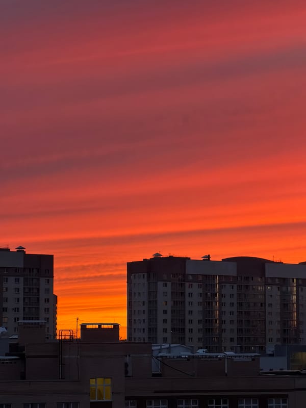 Dramatic sunset captivates Saint Petersburg residents on May 6