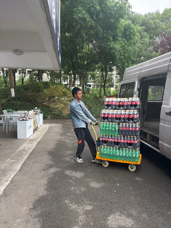 Street vendors and pedestrians active in Jiangjin morning hours