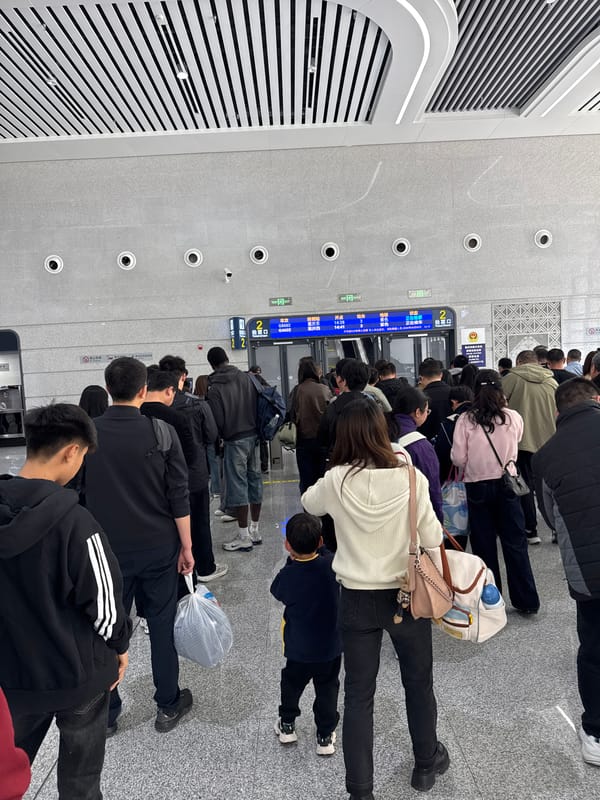 Morning scenes captured across Wulong District transportation and residential areas