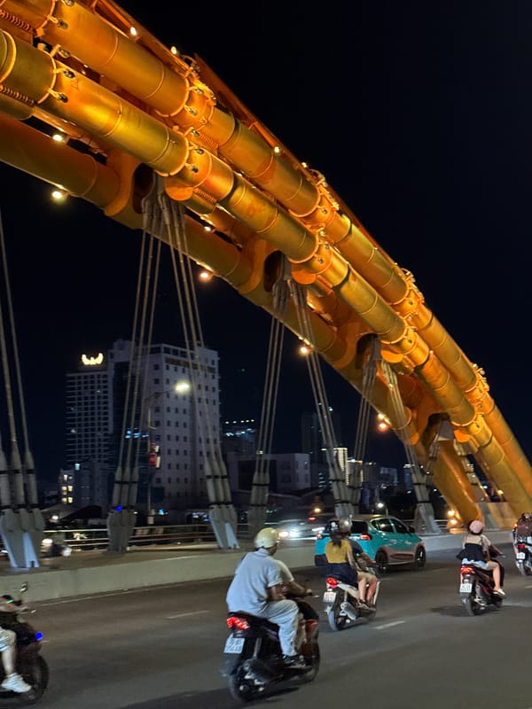 Night scenes around Da Nang's Dragon Bridge and city streets