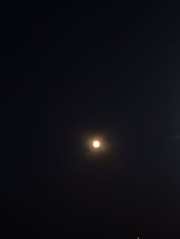 Bright circular light observed in dark sky over Kvarsa