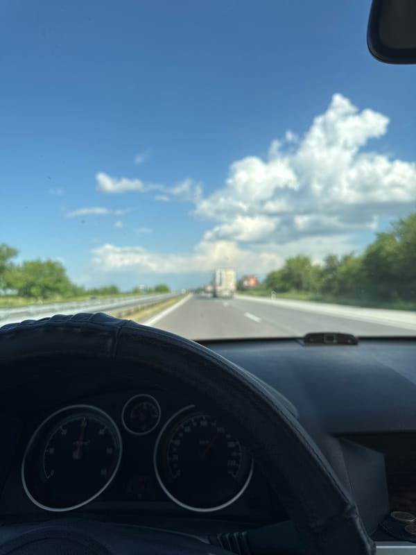 Driver captures highway view under blue skies near Shtarkovo