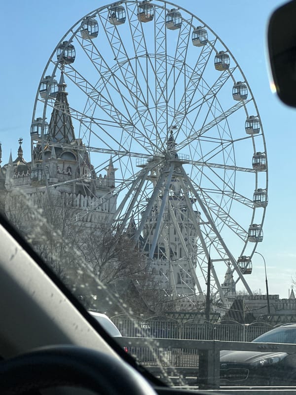 Morning urban observations across Moscow capture city scenes