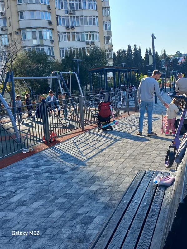 Ordinary afternoon life documented across Sochi neighborhoods