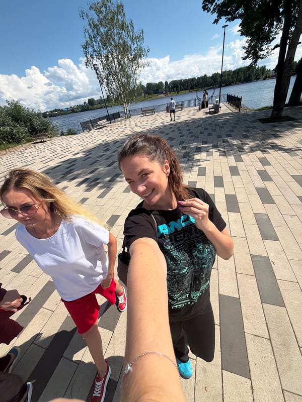 Sunny morning hangout on the Belaya Kholunitsa waterfront