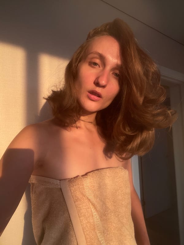 Indoor selfie session in warm afternoon light, Подшивалово