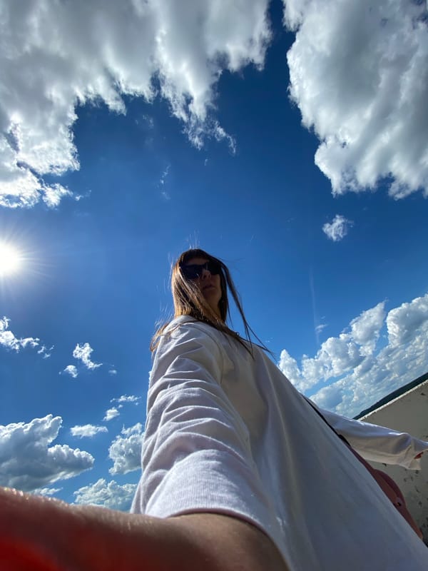 Sunny afternoon by the Votkinsk Reservoir, selfies and strolls.