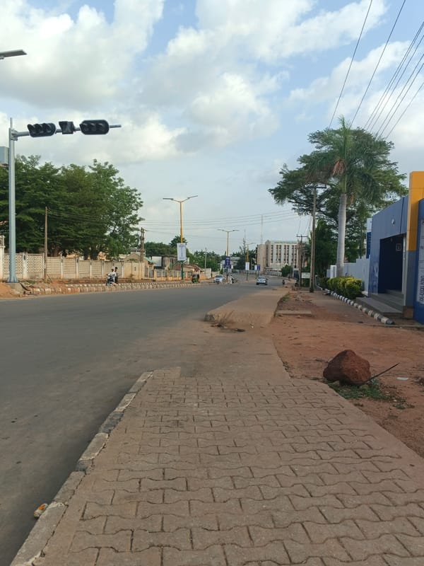 Traffic flows through Shaba streets on clear afternoon