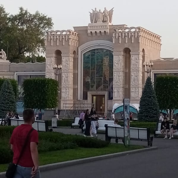 Evening scenes captured across Moscow's VDNKh exhibition complex
