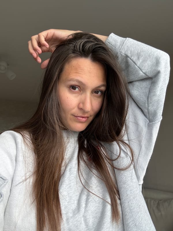 Woman documents Steam Deck gaming session in Chaikovsky, Russia