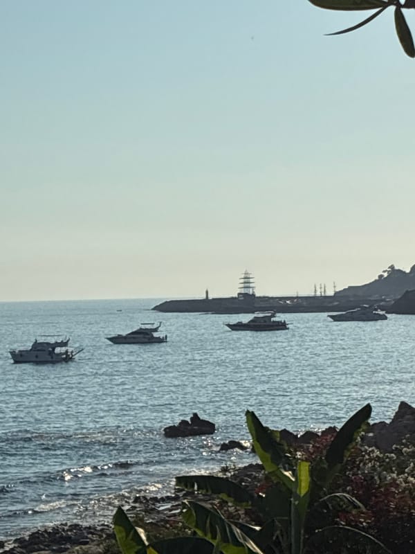 Afternoon coastal leisure documented along Alanya's Mediterranean shoreline