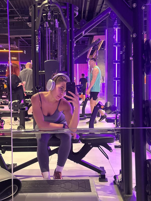 Woman takes gym selfie in Irkutsk fitness center