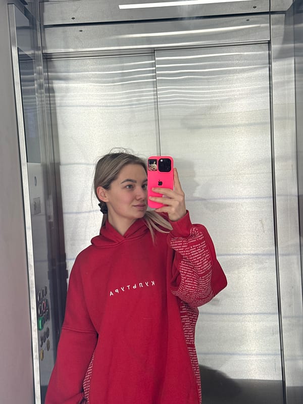Woman documents morning routine with elevator selfies in Budva
