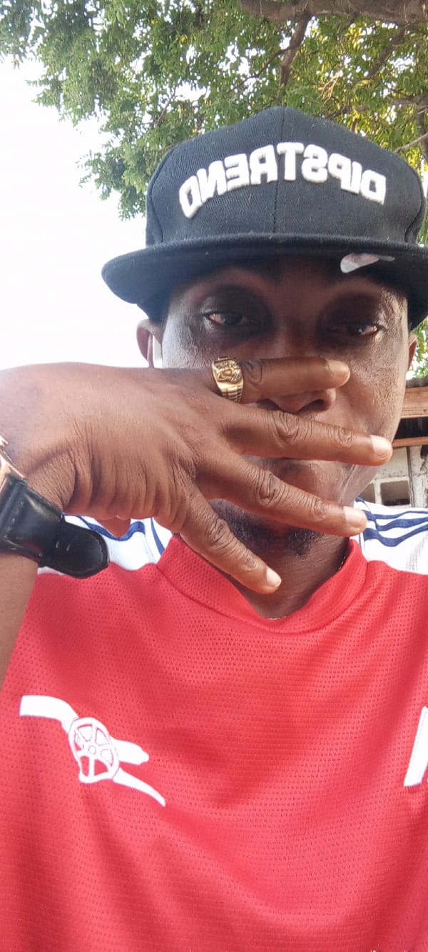 Arsenal fan records emotional selfie video in Nigeria