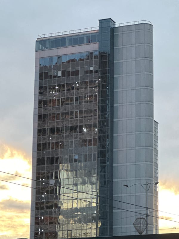 Evening documentation of Minsk landmarks and street activity