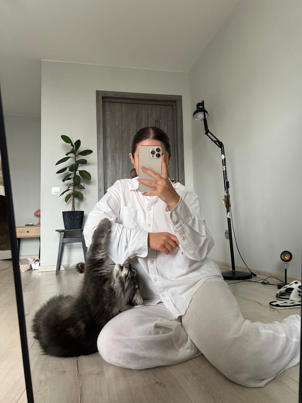 Woman shares morning selfie session with cats in Ternopil