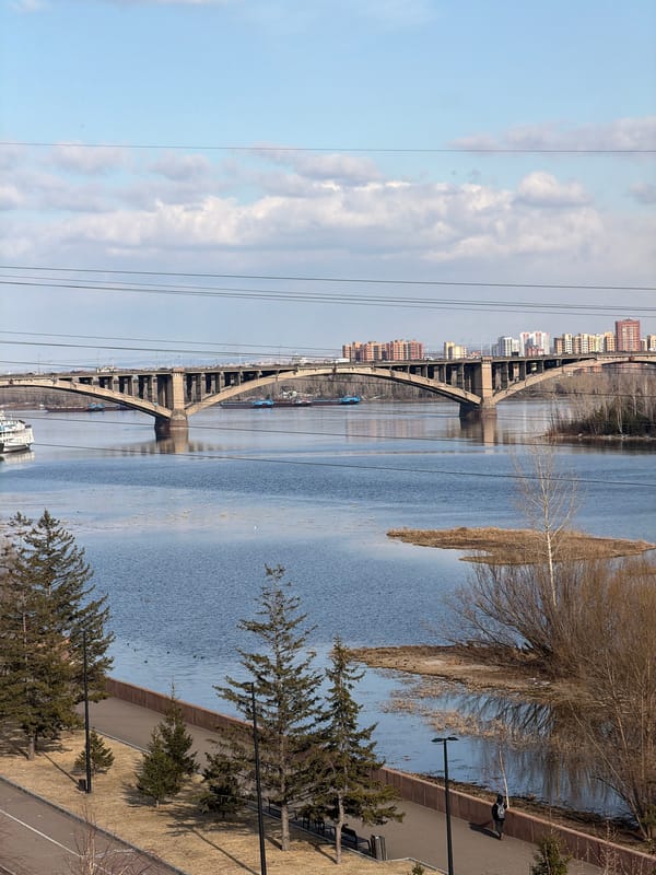 Daytime river views captured at Krasnoyarsk's Vinogradovsky Bridge